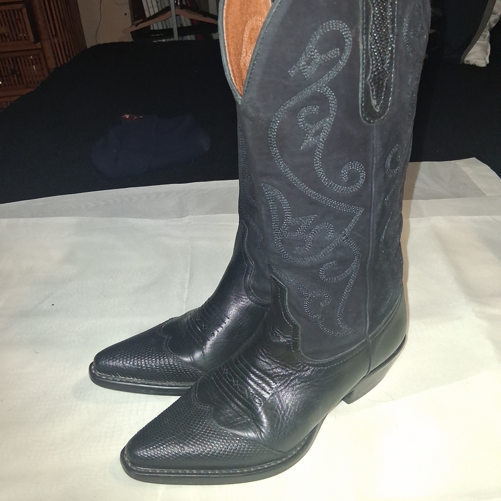Nine West Black Western Boots with Embroidered Design